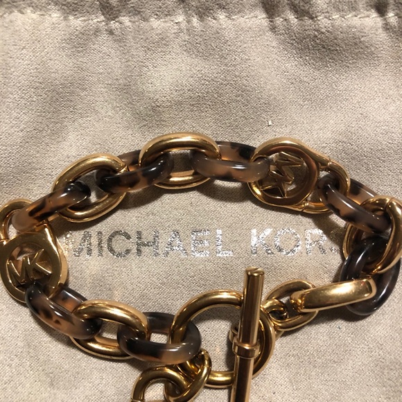 Michael Kors link bracelet. - Picture 2 of 8